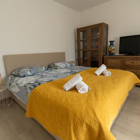 Two-Bedroom Apartment Rea In Ρόβινι Εξωτερικό φωτογραφία